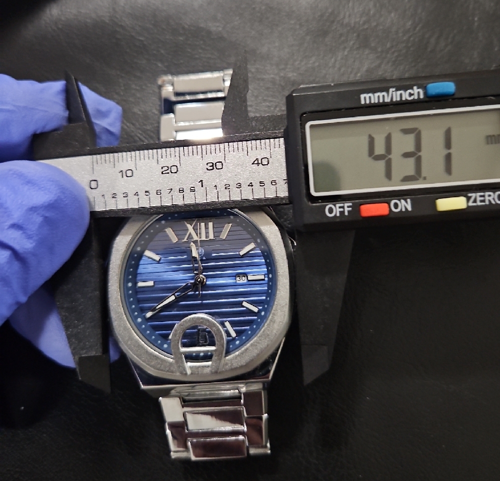 Men's Stainless Steel Watch with Blue Dial And Lucky Horseshoe Logo - Picture 6 of 7